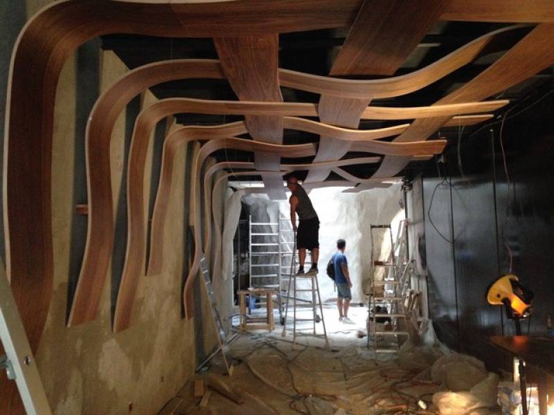 Construction Menuiserie en Bois sur Mesure pour Restaurant à Porto Vecchio en Corse