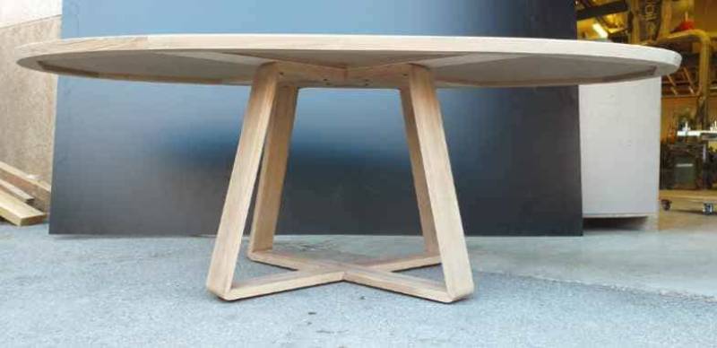 Conception sur Mesure d'une Table en Bois à Marseille