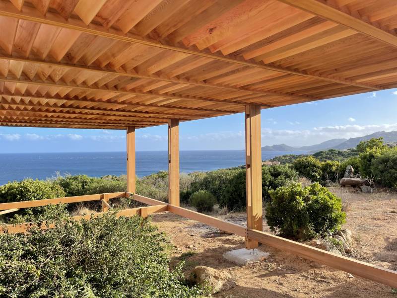 Conception d'une Pergola en Bois sur Mesure à Porto Vecchio en Corse